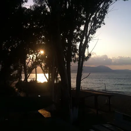 Camping Site Chrisochous 营地 *